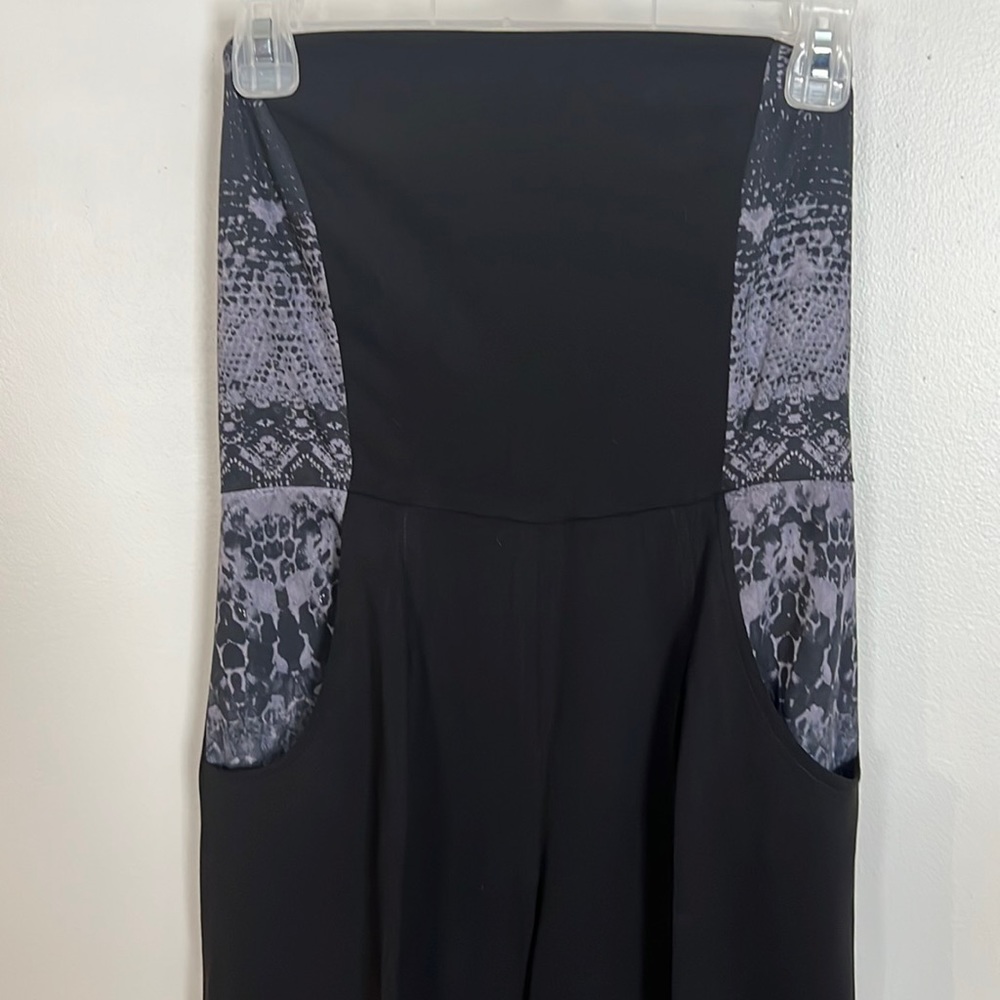 Strapless jumper with pockets.